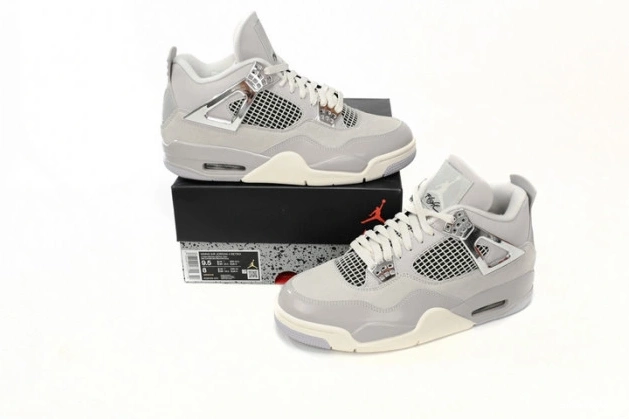 Moments WMNS AQ9129-001 4 Air Jordan Frozen 1023